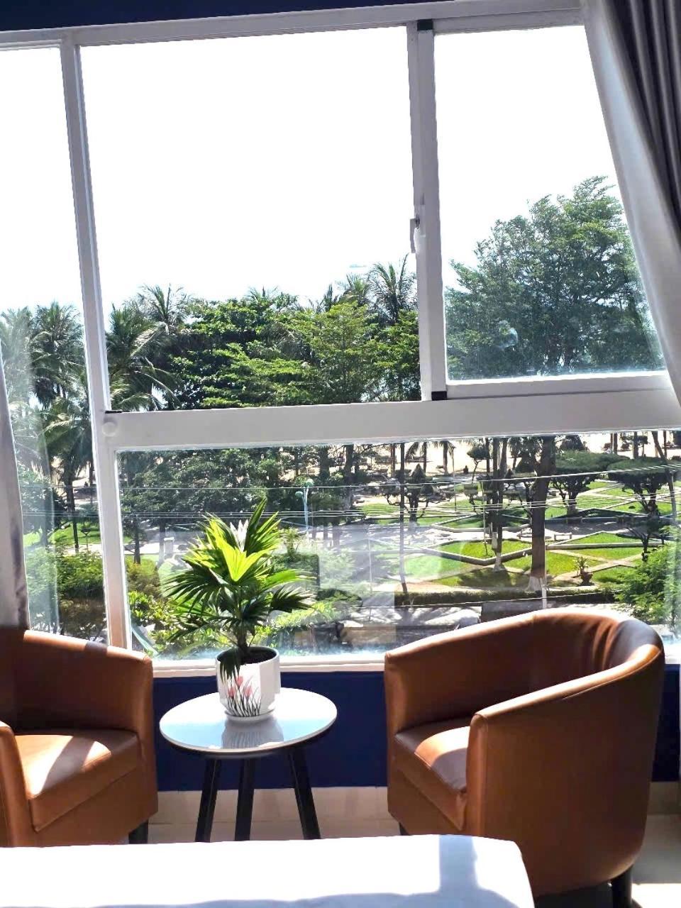 Oasis Khách sạn *